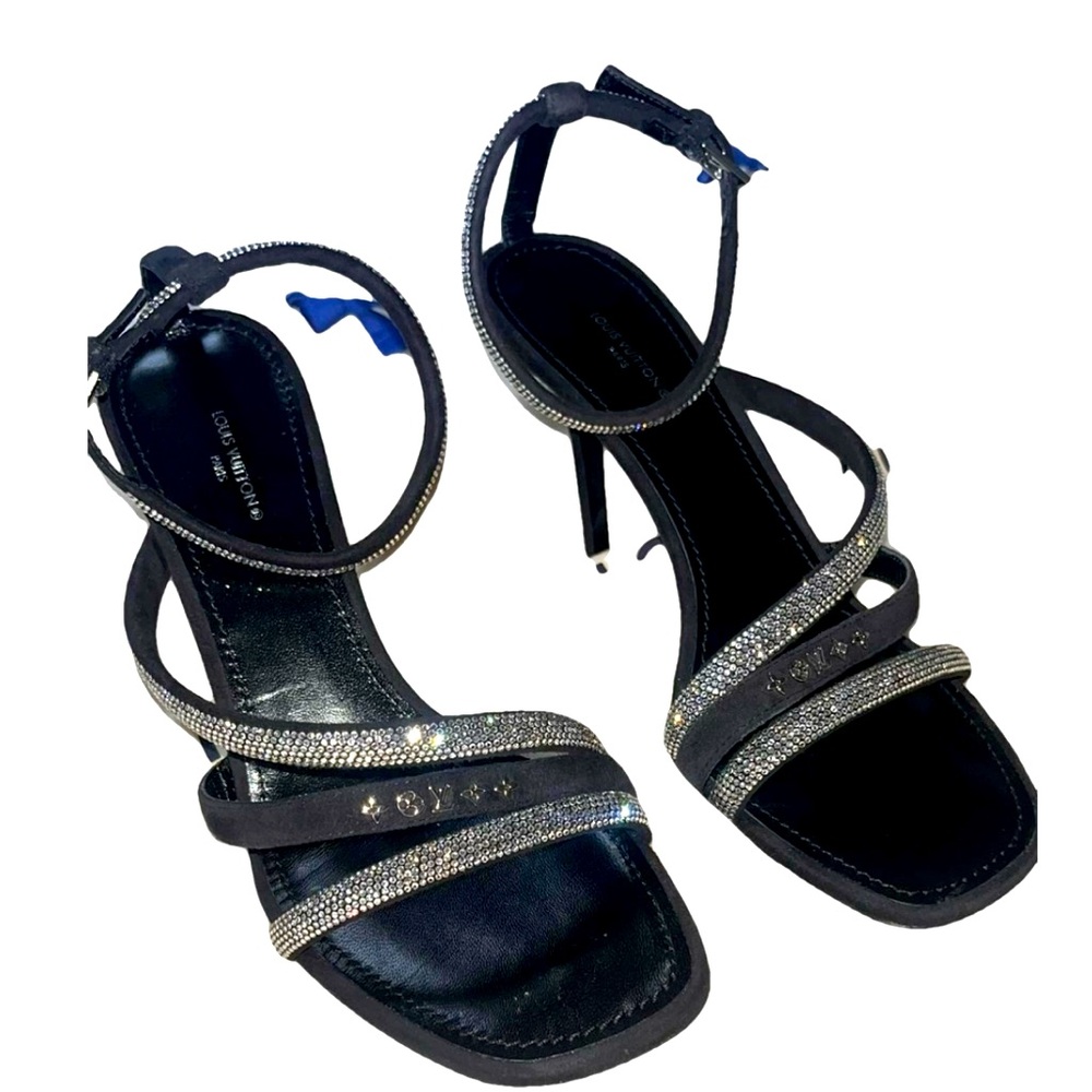 Louis Vuitton
Leather sandals